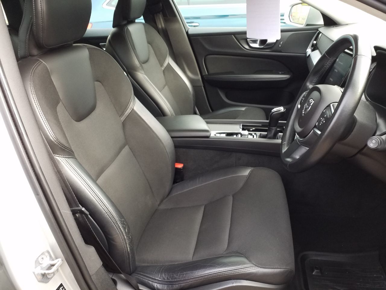 2018 Volvo V60 thumbnail 9