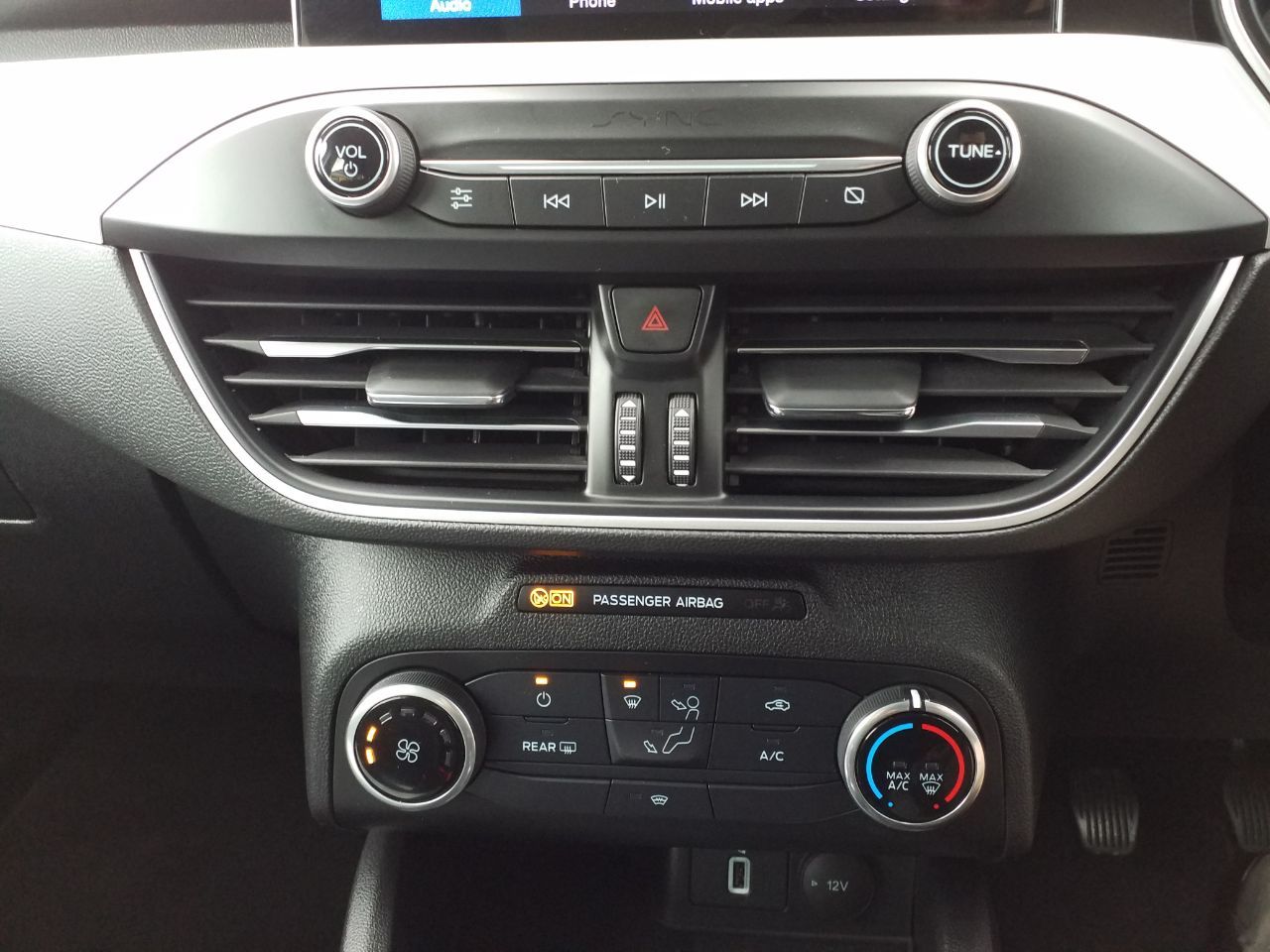 2019 Ford Focus thumbnail 12