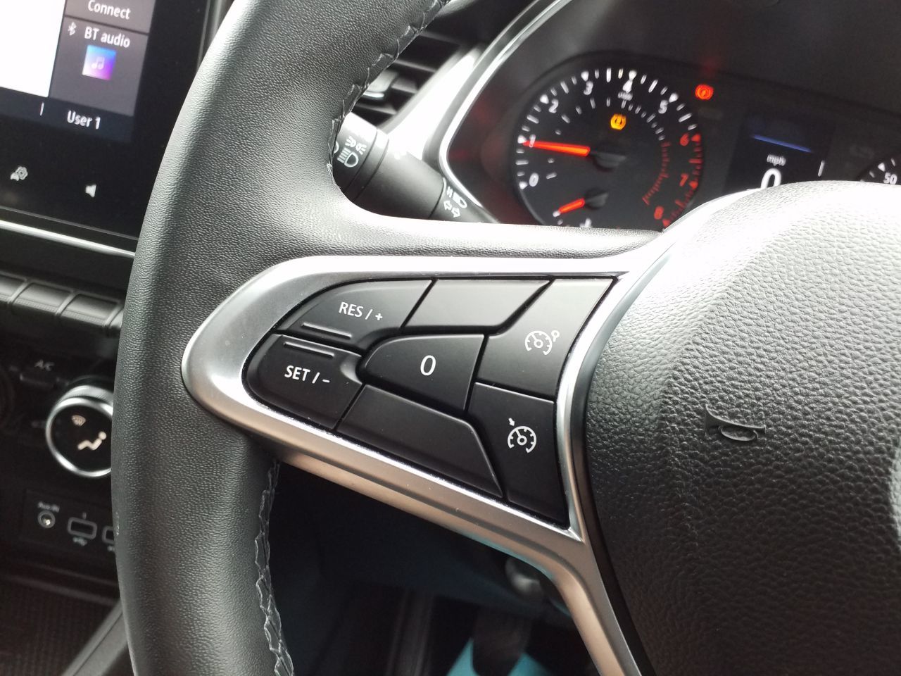 2021 Renault Captur thumbnail 13