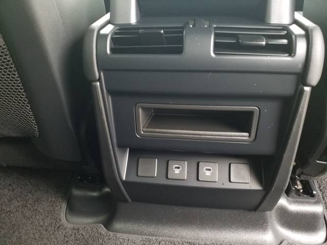 2024 Land Rover Defender 3.0 D250 X-Dynamic SE 110 5dr Auto