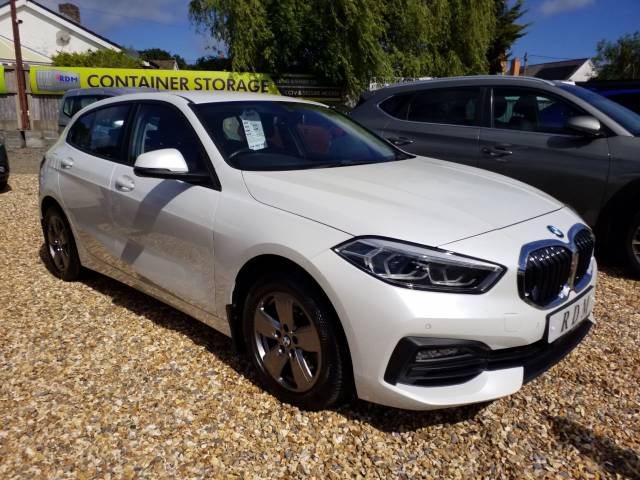 BMW 1 Series 1.5 116d SE 5dr Hatchback Diesel White