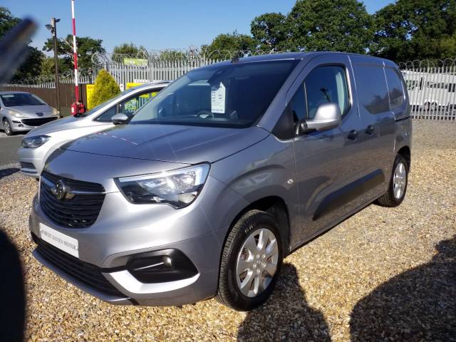 2021 Vauxhall Combo Cargo 2000 1.5 Turbo D 100ps H1 Griffin Van